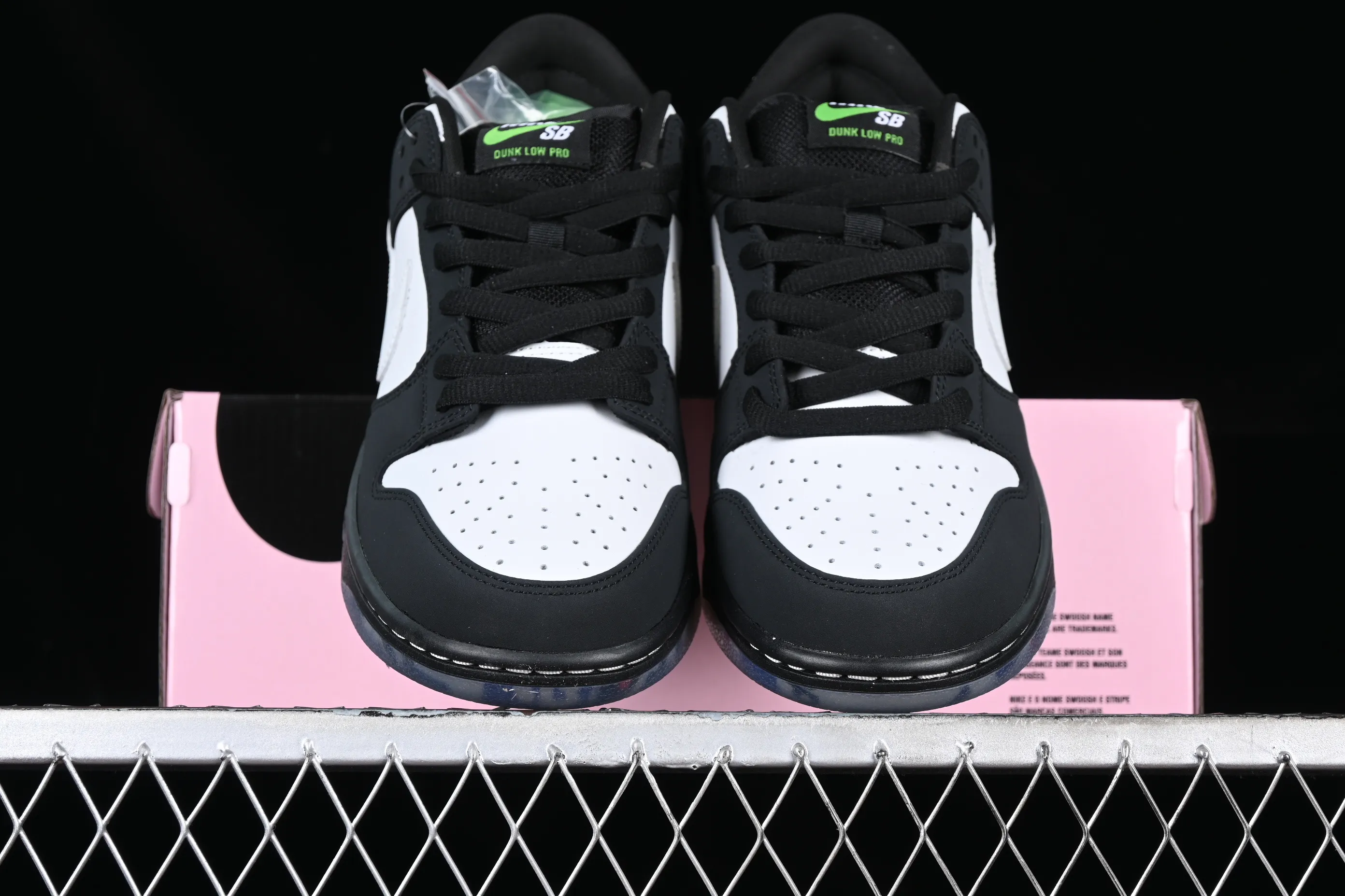 All Categories Nk SB Dunk Series Nk SB Dunk Low Low-top Sneakers K Version Jeff Staple x Nk SB Dunk Low "Pigeon" 3.0 Black and White Panda Pigeon Low-top Classic Versatile Casual Sports Sneakers BV1310-013